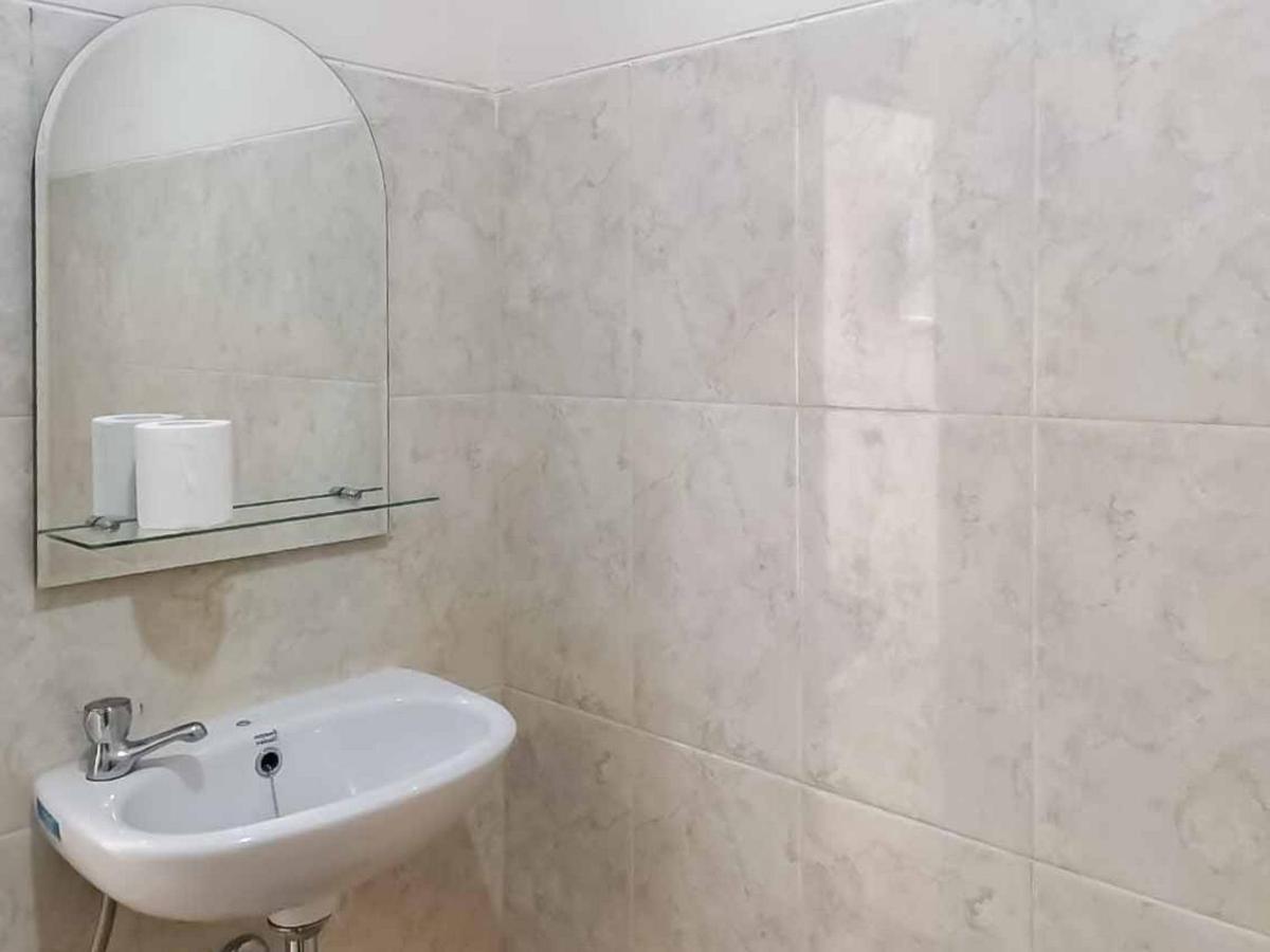 Wisma Talenta Mitra Reddoorz Cakarta Dış mekan fotoğraf